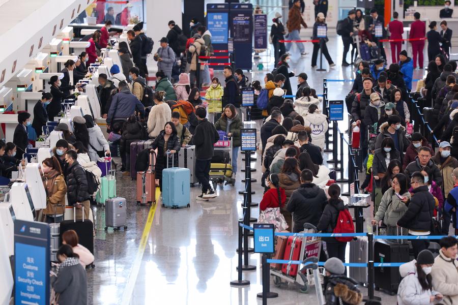 A record 9 bln trips expected as China starts world's busiest travel season-2