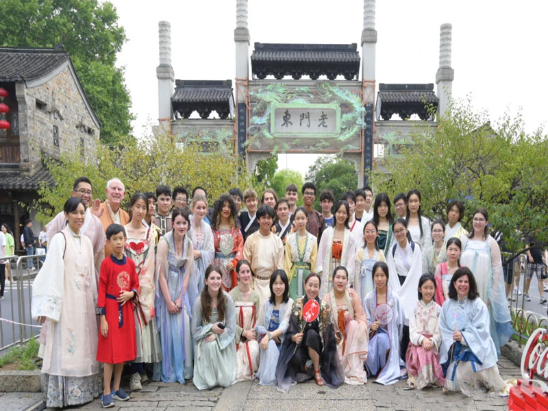 Embracing Oriental Aesthetics: Chinese and American Youths Explore Nanjing-3