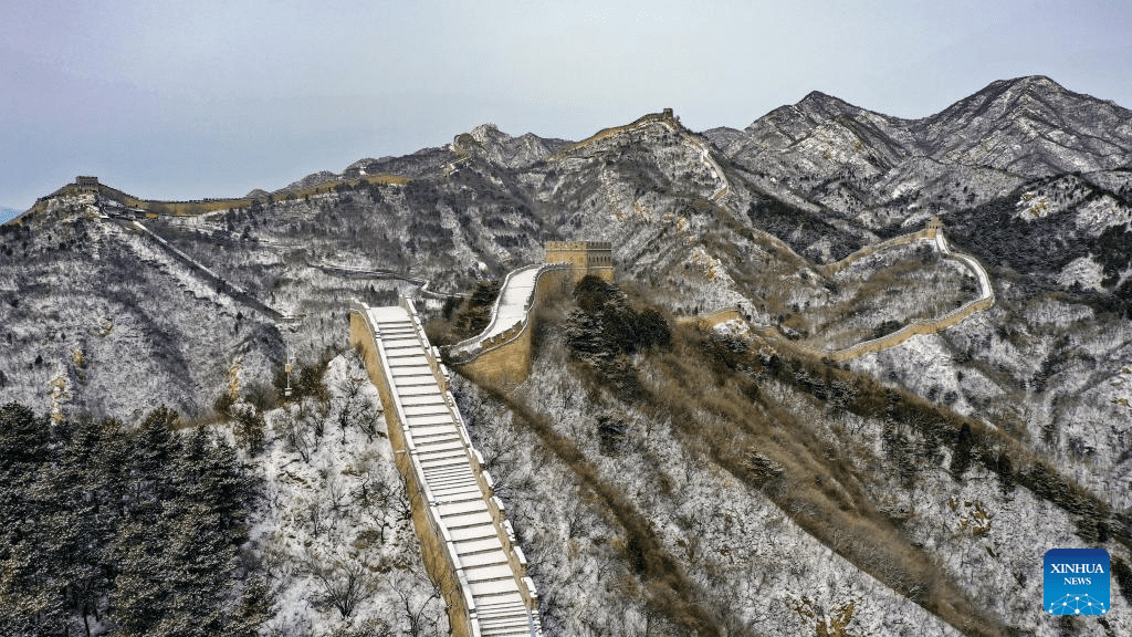 Snow scenery of Great Wall in Beijing-4