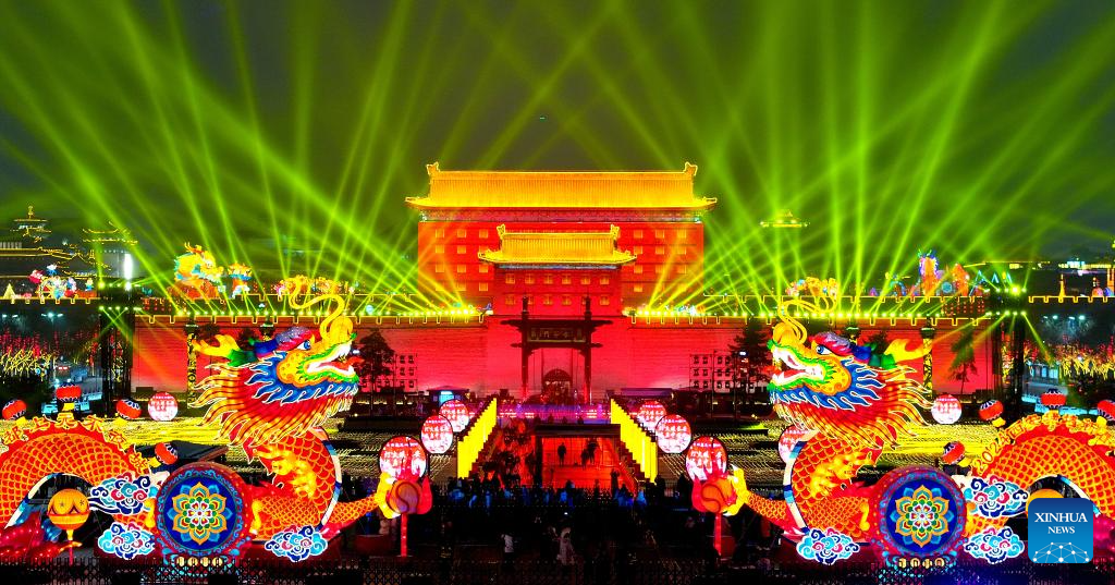 Light decorations seen in China's Xi'an-6