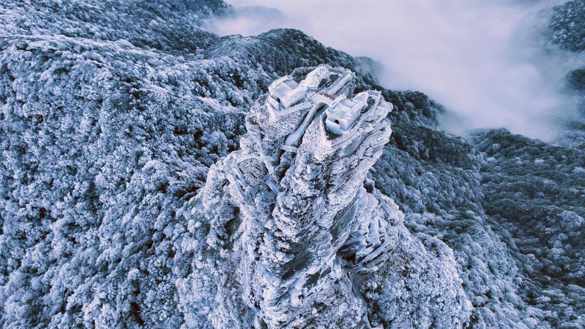 The snowy wonderland of Fanjing Mountain attracts visitors despite coldness-1