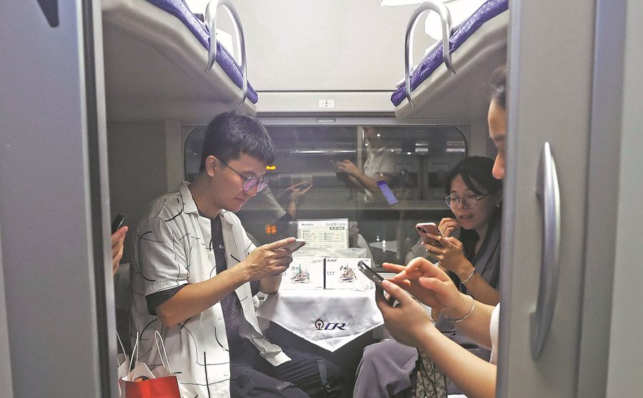 HK high-speed sleeper service praised on debut-1