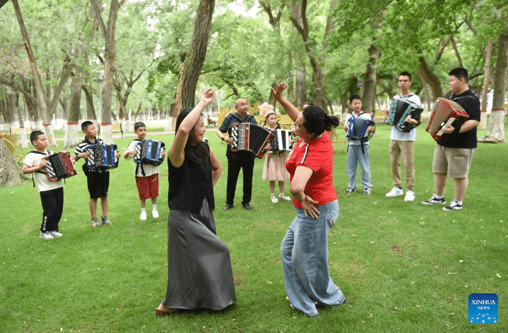 Tacheng City promotes accordion culture, tourism in NW China's Xinjiang-2