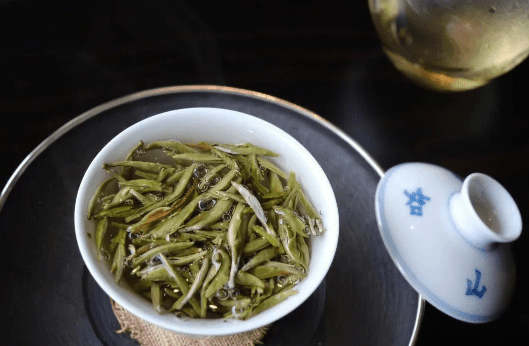 The Storm of Authenticity and Deception in the World of Aged White Tea-4