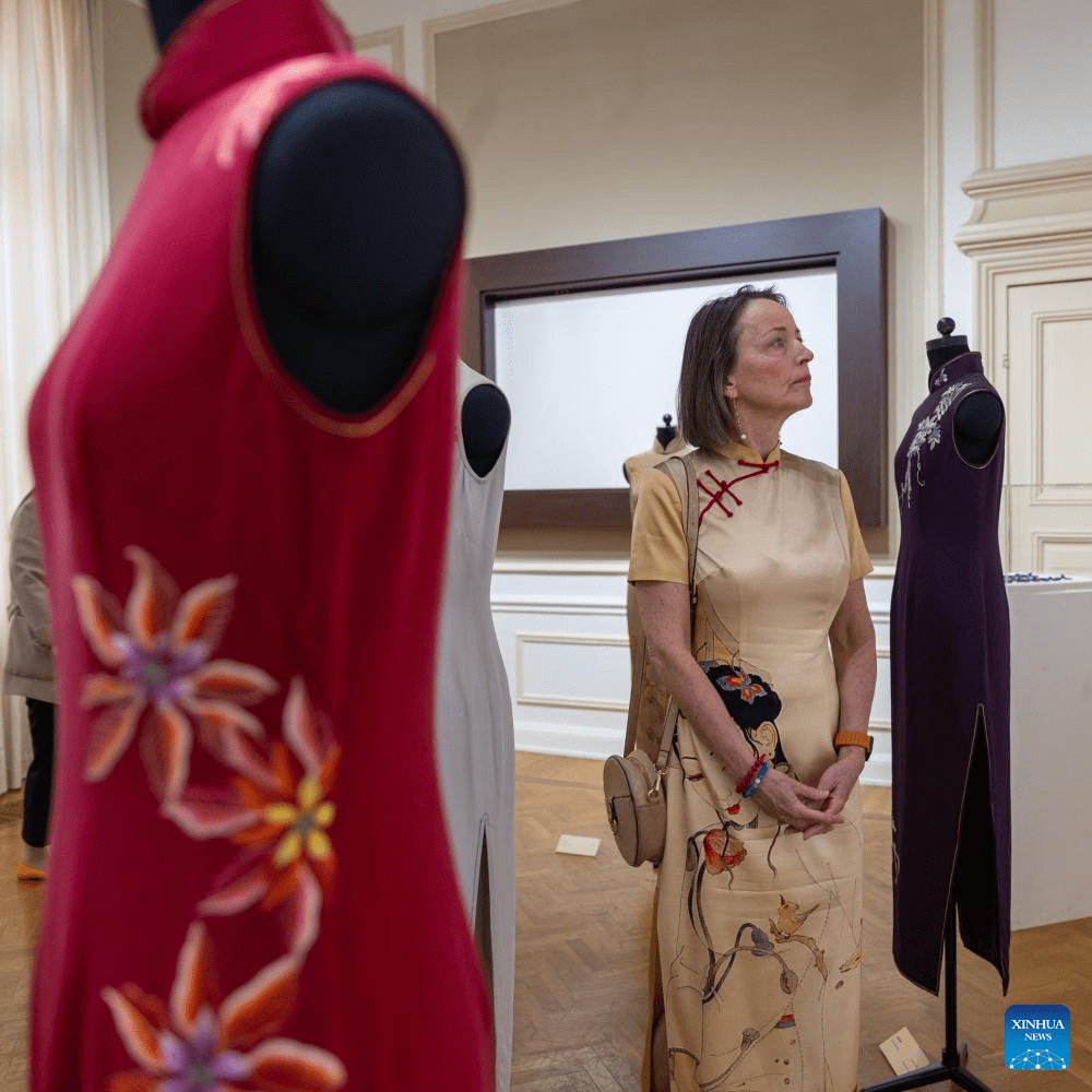 Shanghai-style Qipao collection on exhibition in Brussels-1