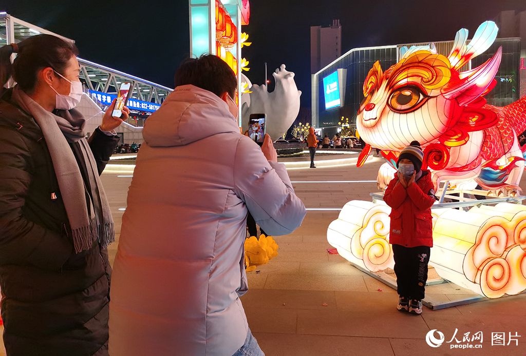 In pics: New Year celebrated across China-10