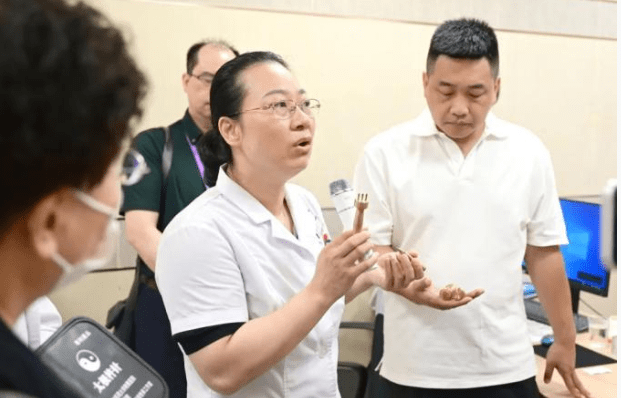 Traditional Chinese Medicine Weaves a Bond Between the Straits-1