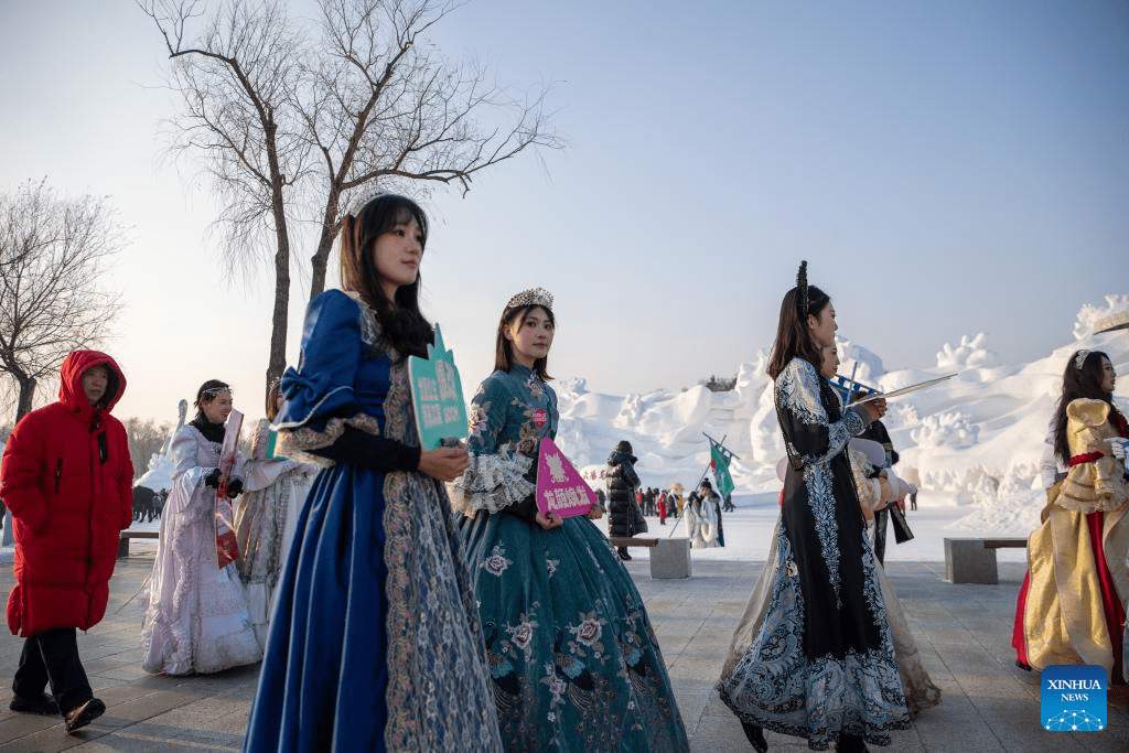 In pics: costume parade at Sun Island scenic spot in Harbin, NE China-7