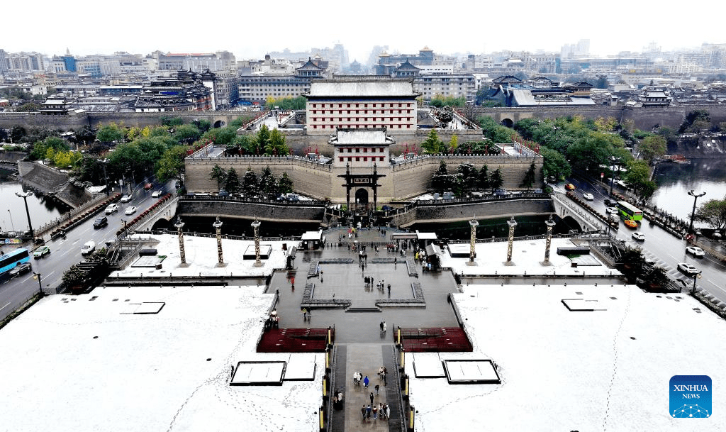 City view of snow-covered Xi'an, NW China-1