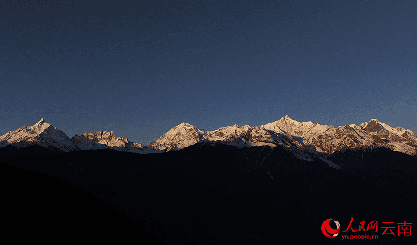 New Year's first sunlight illuminates mountains in SW China's Yunnan-2