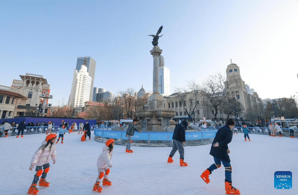 Ice rink opens to public in Tianjin, N China-4