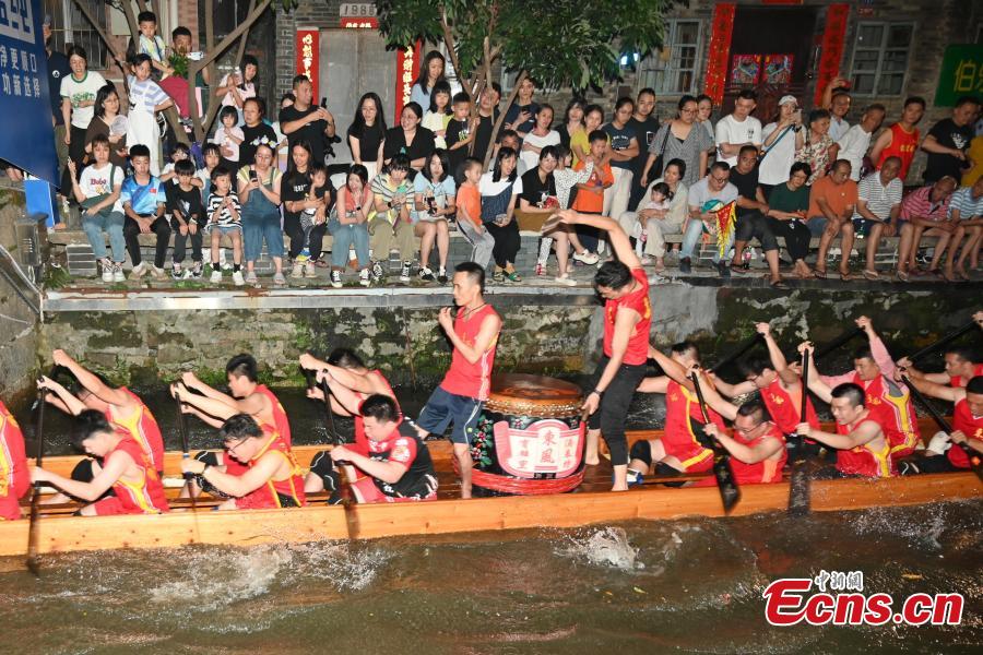 Villagers enhance night training for upcoming Dragon Boat Festival in Guangdong-3