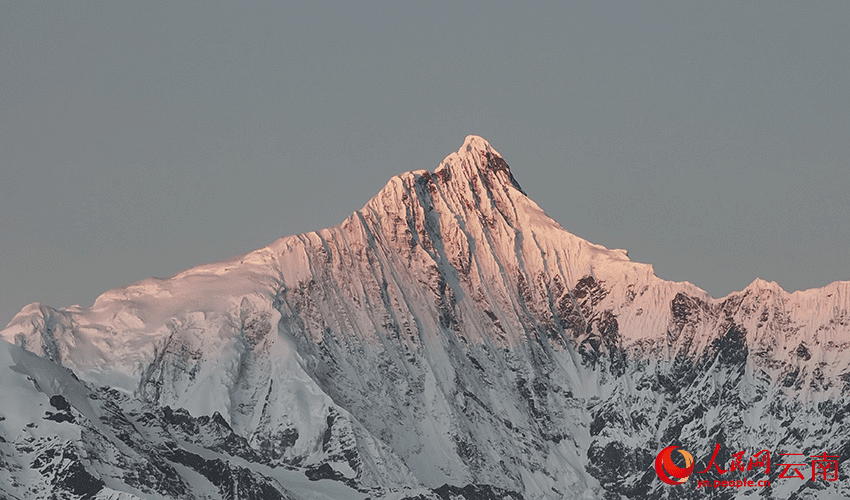 New Year's first sunlight illuminates mountains in SW China's Yunnan-5