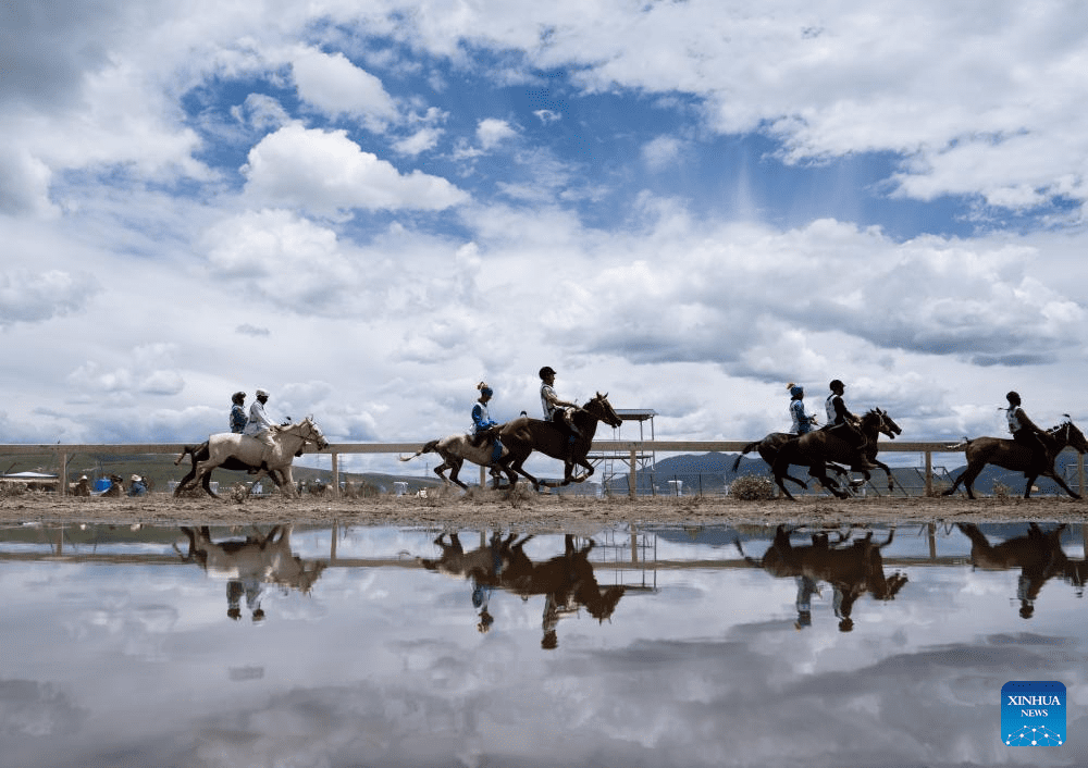 Horse racing event kicks off in SW China's Sichuan-6