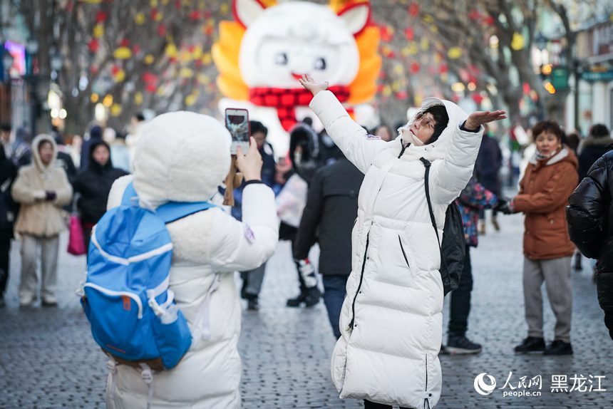 In pics: Tourists enjoy themselves in Harbin, NE China's Heilongjiang-1