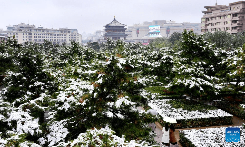 City view of snow-covered Xi'an, NW China-9