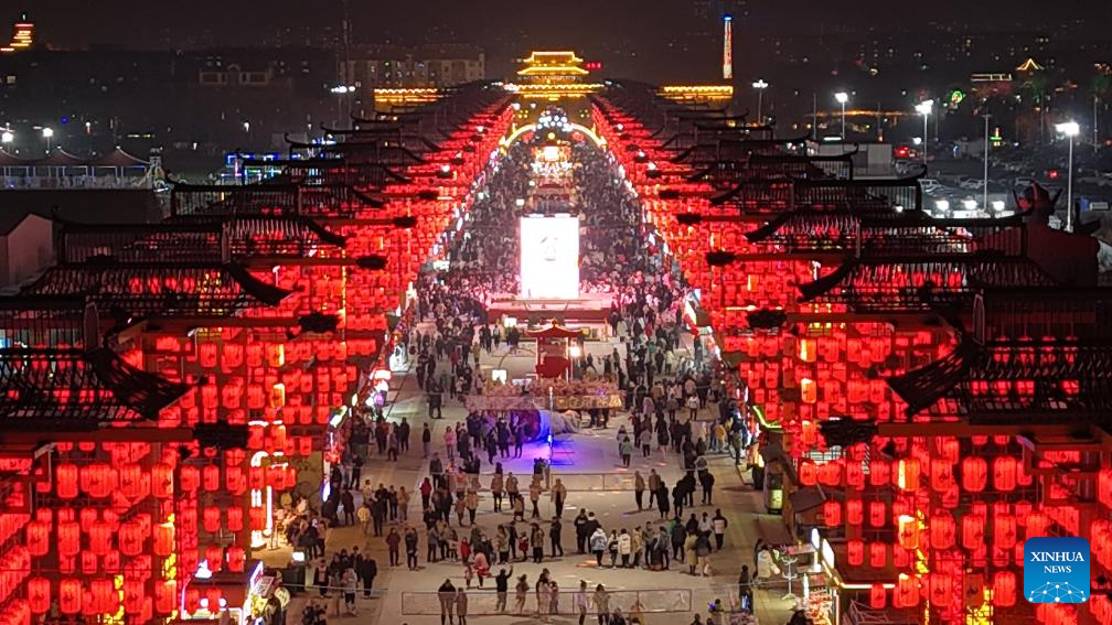 Chinese people embrace tourism to celebrate Lunar New Year-1