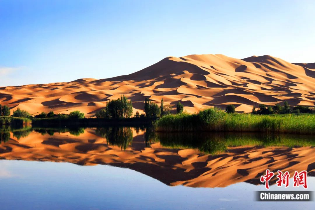 China's Badain Jaran Desert: A must-visit wonder on the UNESCO World Heritage List-1