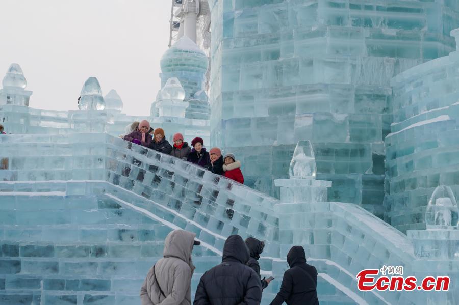 Disney's 'Frozen' in real-life stuns visitors in Harbin-5