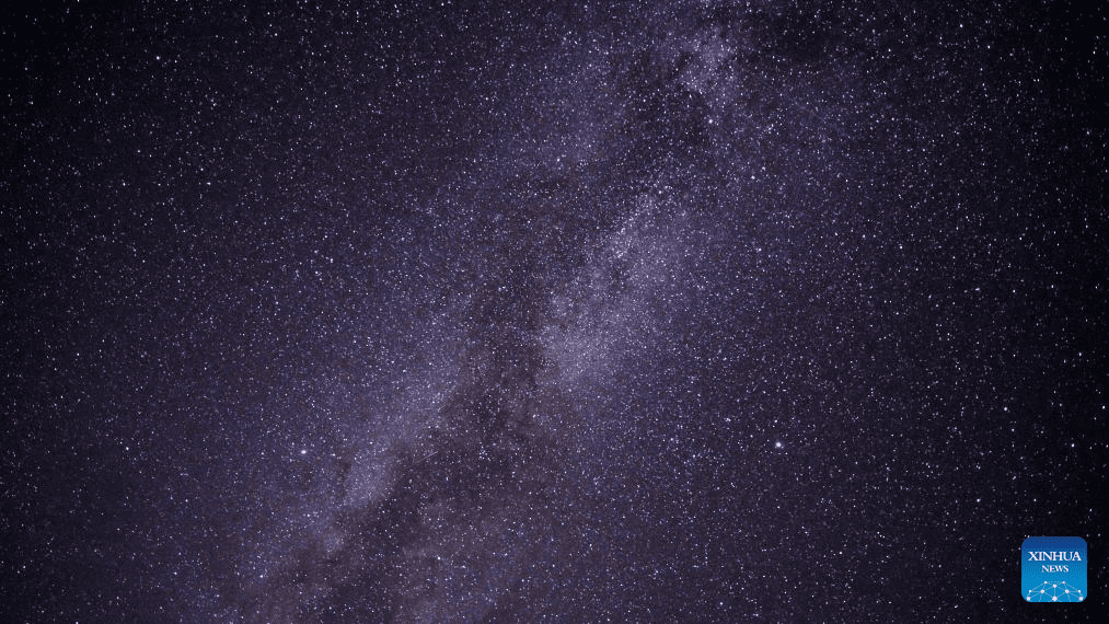 Milky Way illuminates night sky in Ngari Prefecture, SW China-2