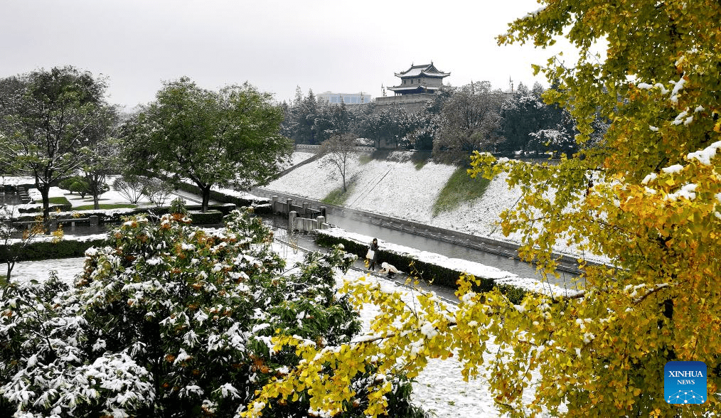 City view of snow-covered Xi'an, NW China-6