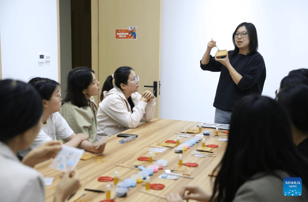 Night schools opened for young people to study and relax in Zibo-1