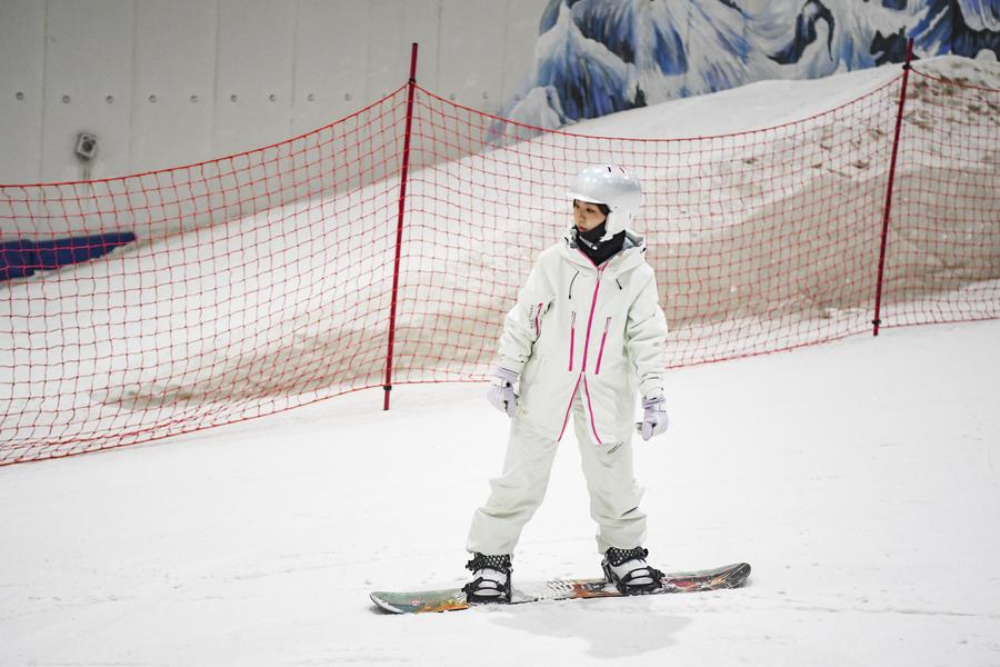 Find something cool in summer! China's indoor ice and snow industry attracts tourists-4