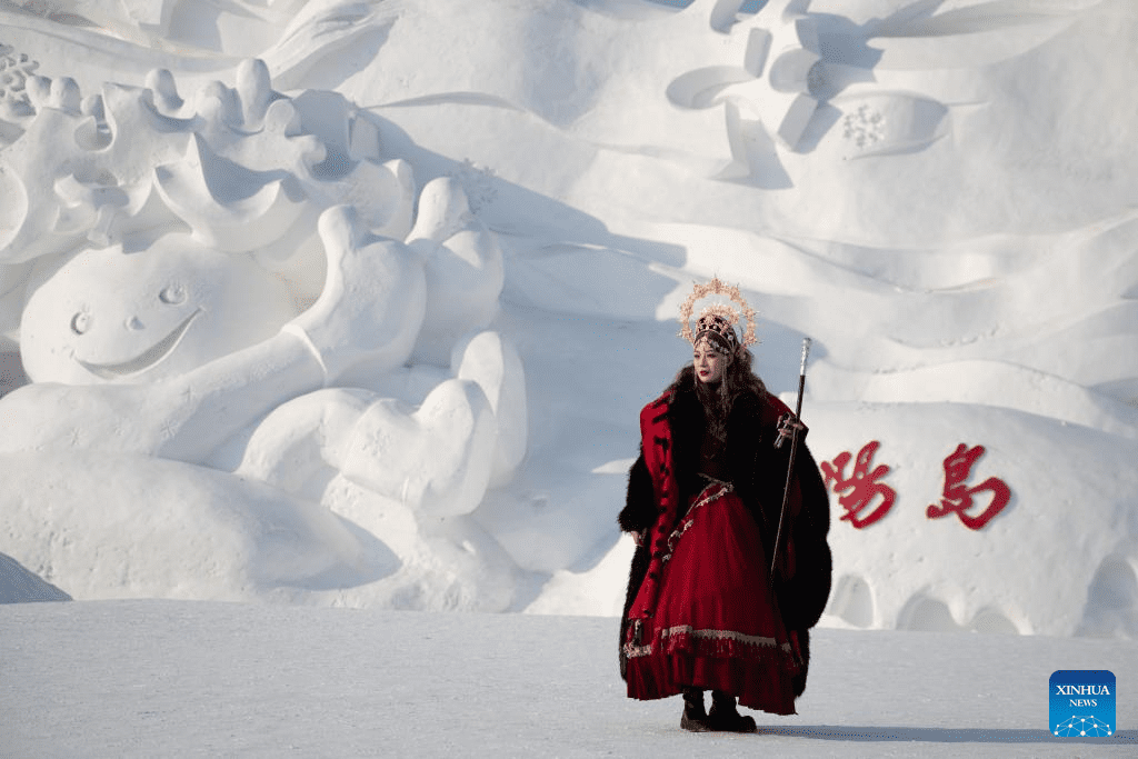 In pics: costume parade at Sun Island scenic spot in Harbin, NE China-4