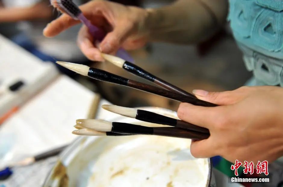 Small town in E China cultivates thriving calligraphy brush industry-4