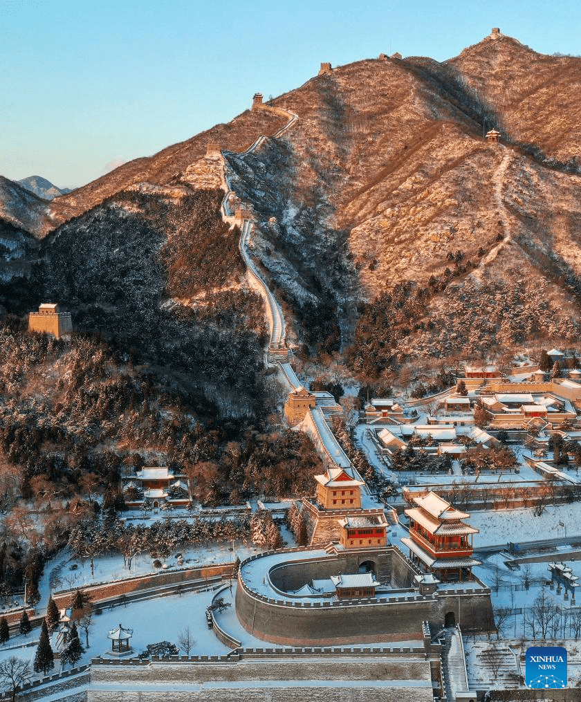 Snow scenery at Juyongguan section of Great Wall in Beijing-8