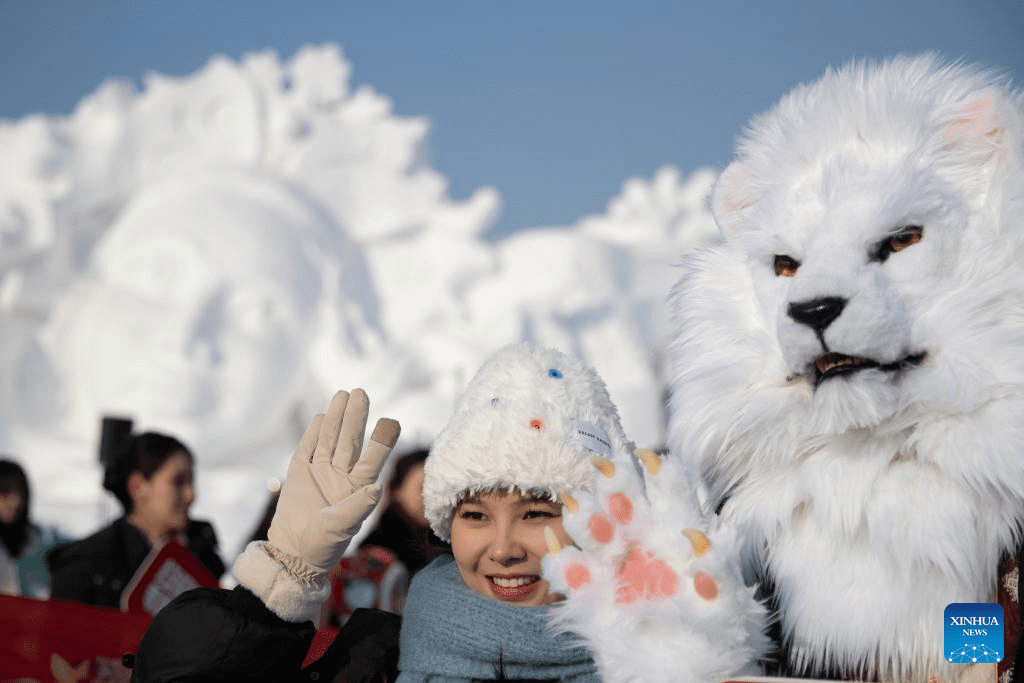 In pics: costume parade at Sun Island scenic spot in Harbin, NE China-6