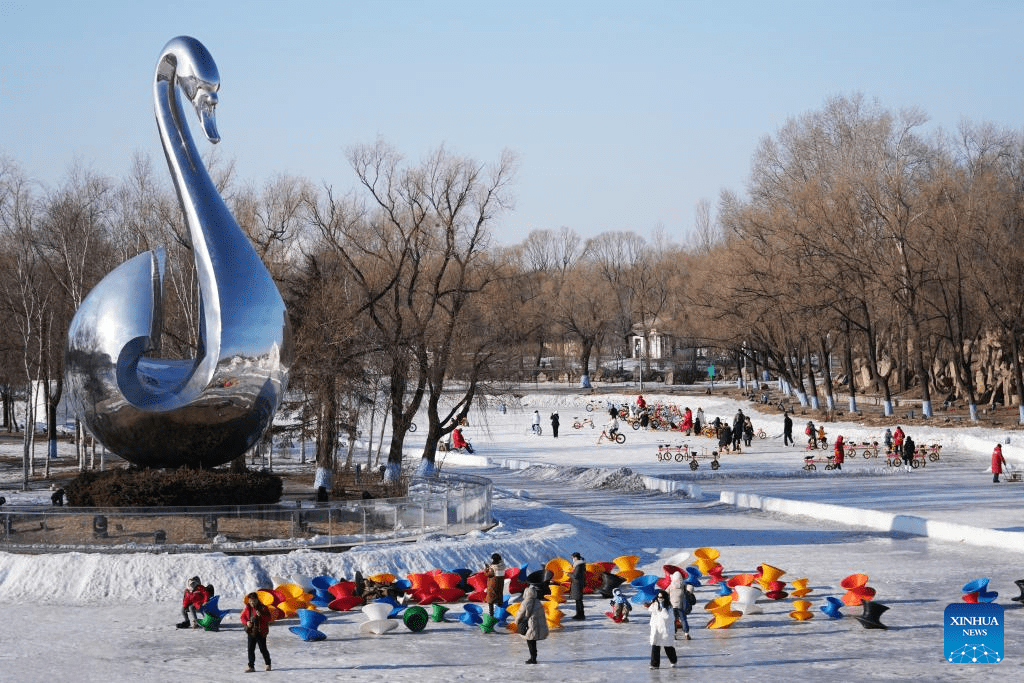 Snow Sculpture Art Expo park closed with rising of temperature-4