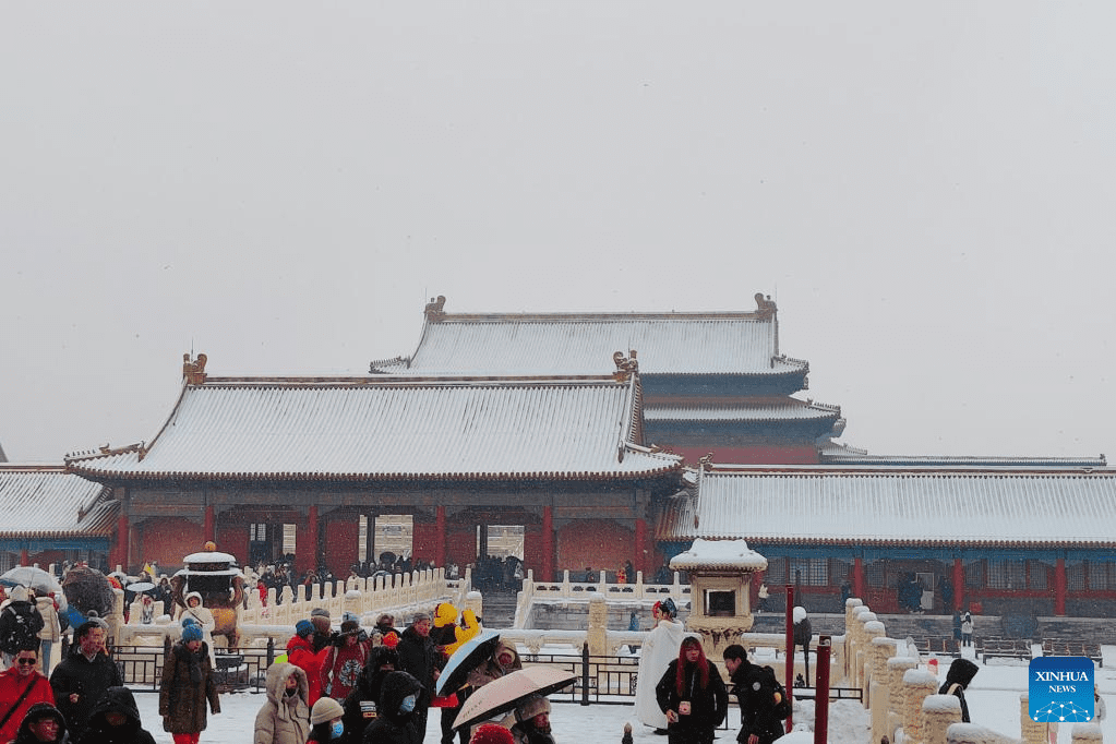 Tourists visit Palace Museum in snow in Beijing-21