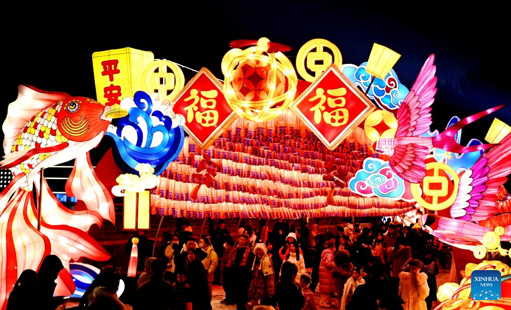 Light decorations seen in China's Xi'an-12