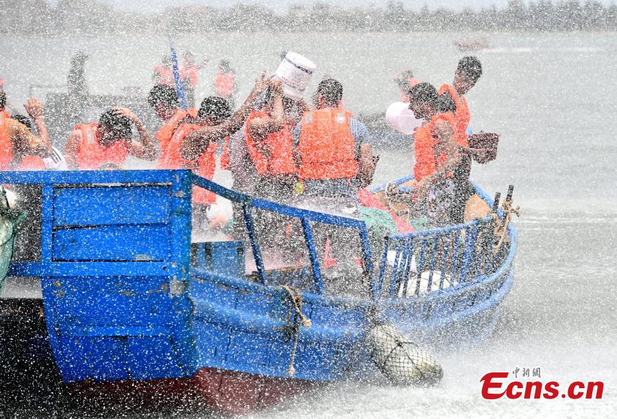 People from Taiwan Straits celebrate Dragon Boat Festival together on river-5