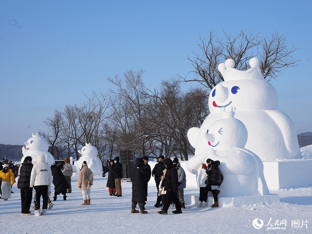 In pics: New Year celebrated across China-4