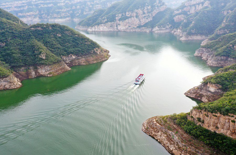 In pics: Autumn scenery along Xiaolangdi water conservancy project on the Yellow River-1