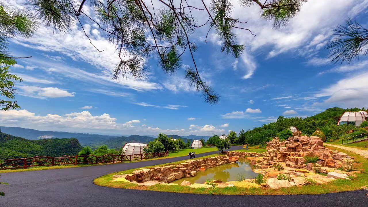 City in E China's Anhui transforms abandoned mining site into thriving tent hotel-3