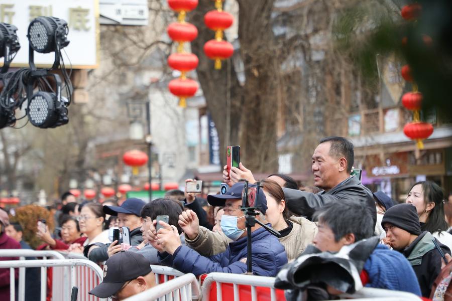 China sees 16.7 pct more domestic trips in Q1-1