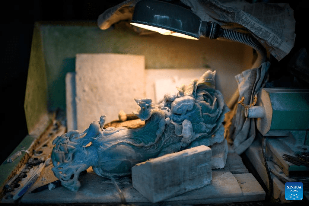 Pic story: inheritor of jade carving art in Beijing-29