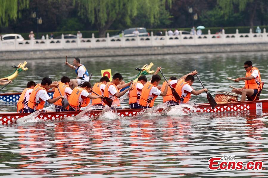 Beijing celebrates Dragon Boat Festival with race on Shichahai Lake-2