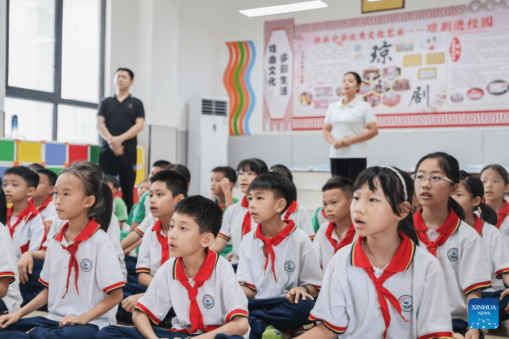 Activities held for students to inherit, develop Qiong Opera in China's Hainan-1