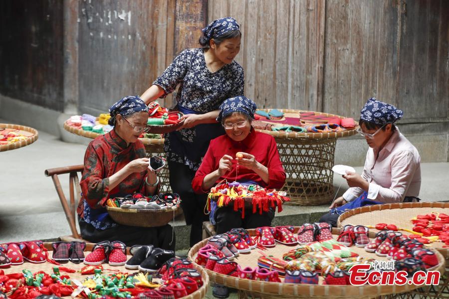 Huizhou sachets reflect festive tradition in E China-1