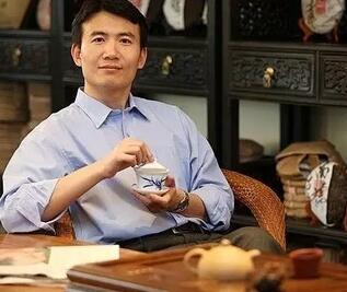 A Man Who Loves Tea Has a Mysterious Charm-3