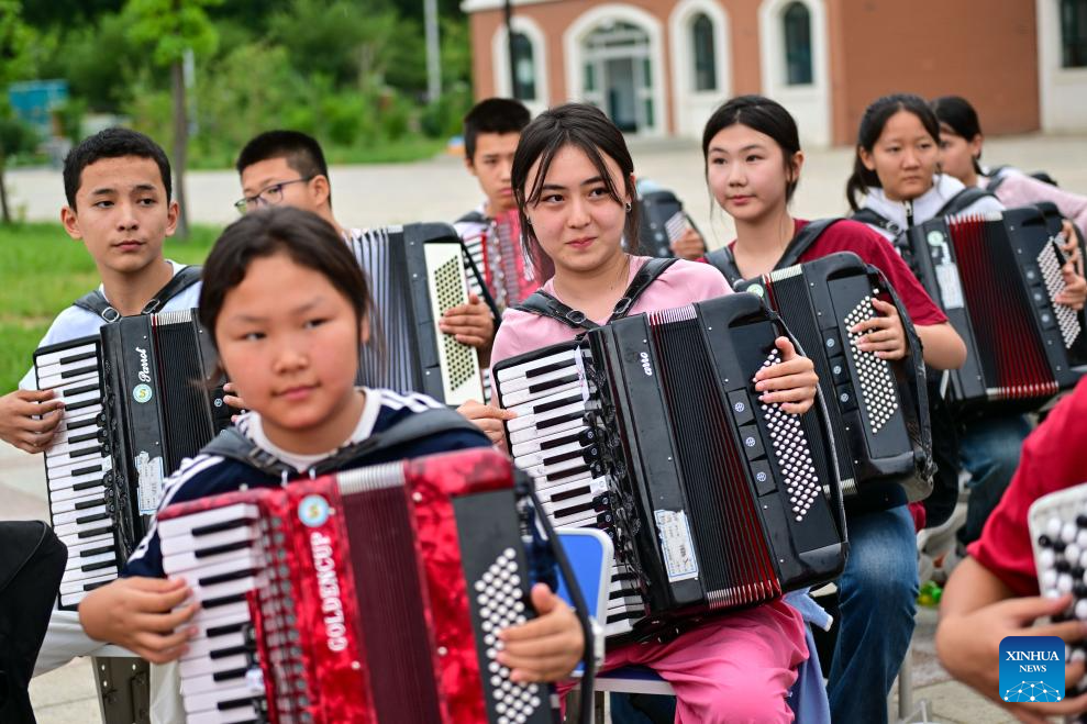 Tacheng City promotes accordion culture, tourism in NW China's Xinjiang-11