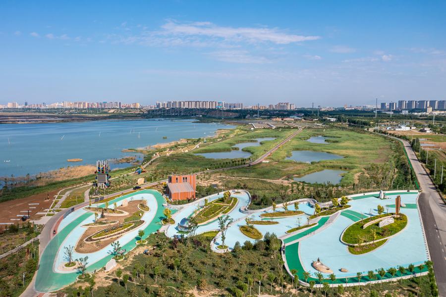 Salt lake in N China's Shanxi turns into tourist landmark-5