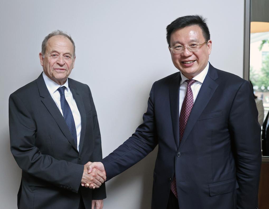 tasteallchina  president meets honorary president of Britain's 48 Group Club-1