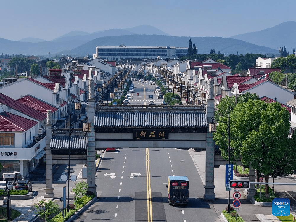 A glimpse of Suzhou embroidery industrial base in Suzhou-7