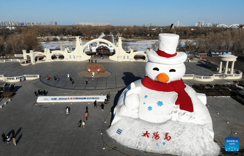 Snow Sculpture Art Expo park closed with rising of temperature-7