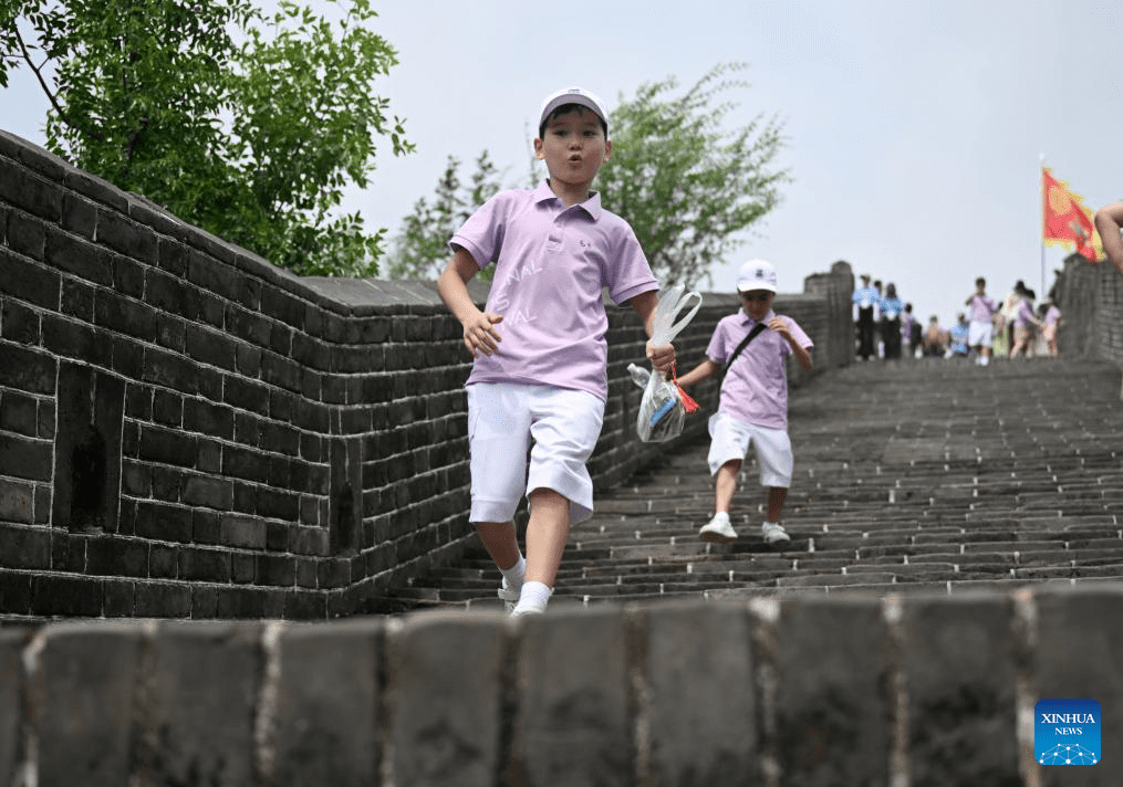 Youngsters visit Huangyaguan section of Great Wall in Tianjin-6